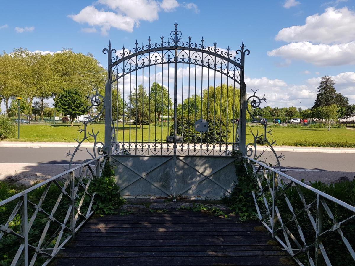 Le Cloitre Saint-Liphard Bed & Breakfast Meung-sur-Loire Bagian luar foto